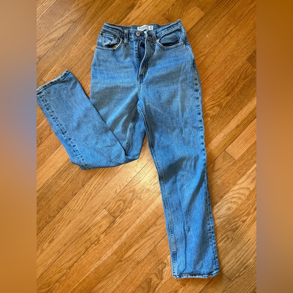 Abercrombie & Fitch Denim - Abercrombie & Fitch Curve Love Ultra High Rise 90s Straight Jean